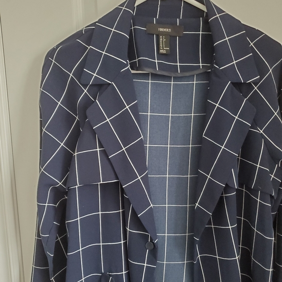 EUC F21 Grid Pattern Flowy Trench Coat. - Picture 4 of 5